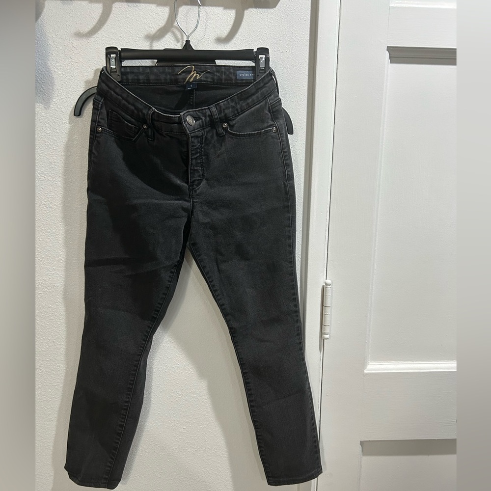 Pair of black skinny jeans size 6